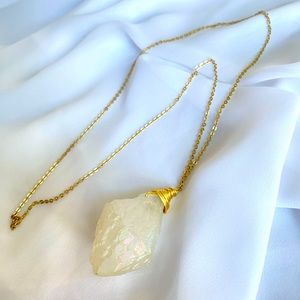 New handmade White quartz gemstone necklace